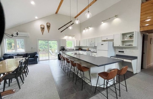 Bridgton House | The Lodge at Moose Pond & Pleasant Mtn Sleeps 20