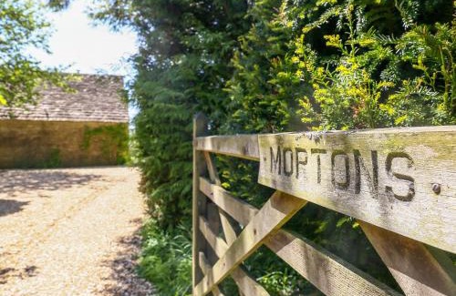 Hankerton House | Child-Friendly Stay at The Lodge at Mortons – 5 Star Rated