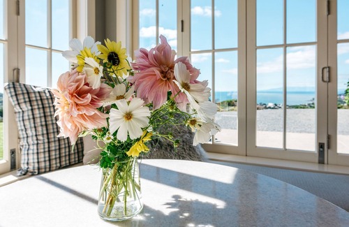 Oneroa House | Oceanfront Retreat at The Lodge at Mudbrick, Rated 10/10