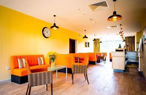 Perth Hotel | Relax at The Lodge At Perth Racecourse - Rated 9/10