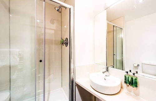 Perth Hotel | Relax at The Lodge At Perth Racecourse - Rated 9/10