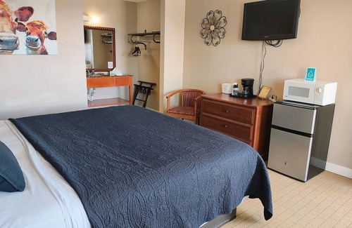 Russell Hotel | Family-Friendly Retreat at The Lodge at Russell with Pool