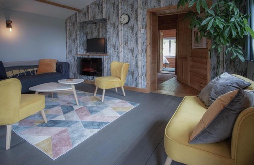 Amroth Apartment | Pet-Friendly 2 Bedroom Lodge at Sheepswalk Farm, Stepaside