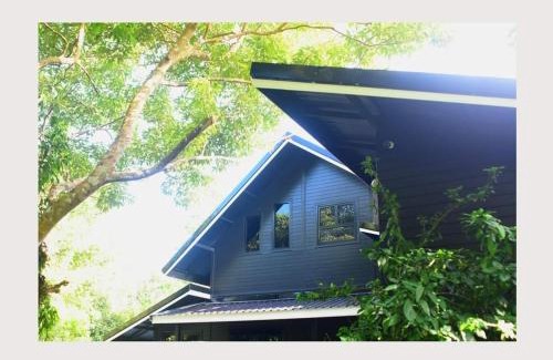 Lan Saka Bed & Breakfast | Experience Comfort at The Lodge At The Creek Haus