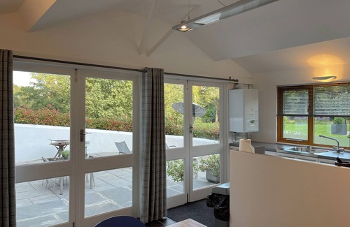Plaistow Cottage | Marvelous Retreat with Woods, Fishing Lake & Guest Rated 10/10