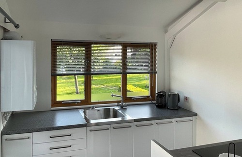 Plaistow Cottage | Marvelous Retreat with Woods, Fishing Lake & Guest Rated 10/10