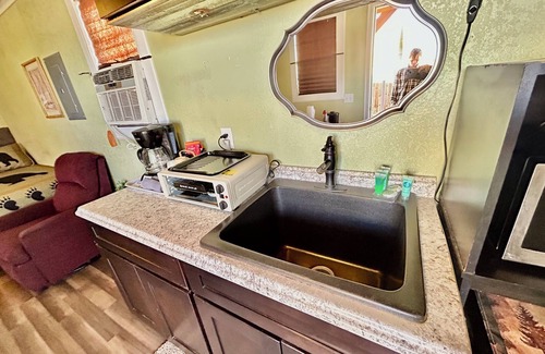 Logan Hotel | Discover The Yucca Motel and Cabins: Family-Friendly Retreat