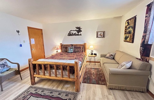 Logan Hotel | Discover The Yucca Motel and Cabins: Family-Friendly Retreat