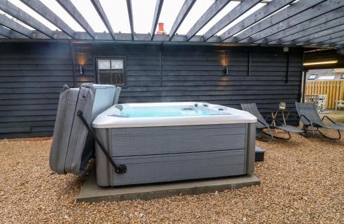 Milford House | Explore The Lodge at Wildersley Farm: Pet & Child Friendly Getaway