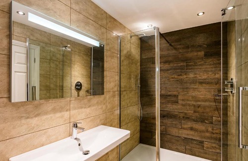 Kendal Hotel | Top-Rated Family-Friendly Stay at The Lodge @ Carus Green