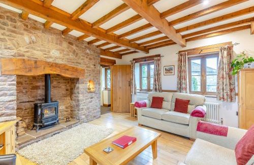 Lydney House | Experience Comfort at The Lodge: 4-Star, Pet Friendly Stay