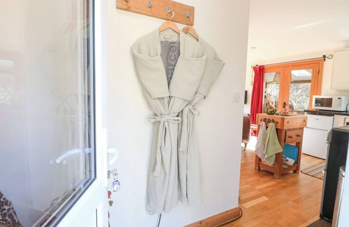 Tunstead Cottage | Discover The Lodge: Family-Friendly with Spa & Breakfast