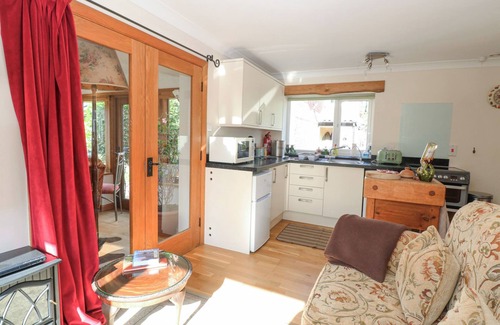 Tunstead Cottage | Discover The Lodge: Family-Friendly with Spa & Breakfast