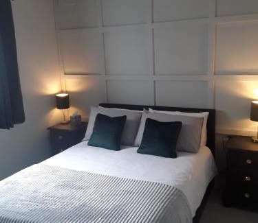 Dublin Cabin | Eco-Friendly Lodge Guesthouse with Hot Tub & Breakfast