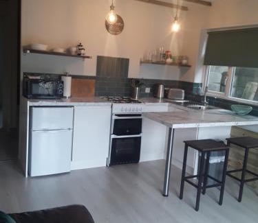 Dublin Cabin | Eco-Friendly Lodge Guesthouse with Hot Tub & Breakfast