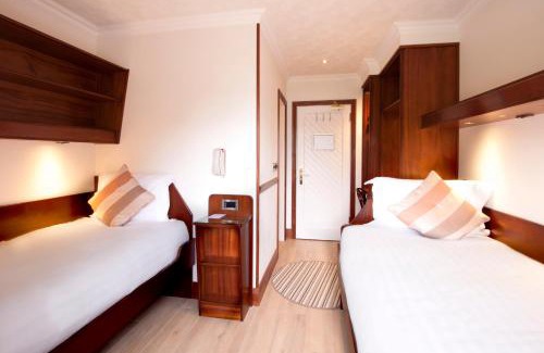 Lecemy Bed & Breakfast | Guest Rated: The Lodge @ Harvey's Point with Breakfast