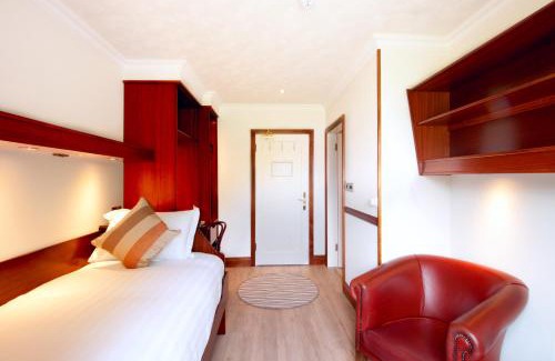 Lecemy Bed & Breakfast | Guest Rated: The Lodge @ Harvey's Point with Breakfast