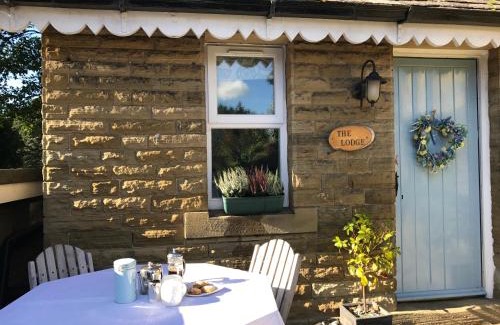 Holmfirth House | Discover The Lodge in Holmfirth: 4-Star Comfort & Accessibility