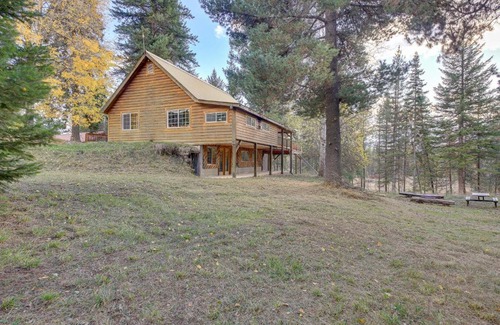 Trout Creek House | Family-Friendly Lodge in Trout Creek Near the Reservoir
