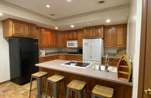 Warsaw House | Guest Rated: The Lodge - Ideal Large Rental for Your Stay