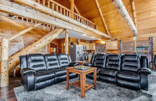 New Lisbon Cabin | Perfect Getaway: The Lodge - New Lisbon Cabin Awaits