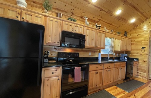 Unaka Cabin | Top-Rated The LODGE: Private Retreat with Pool & Breakfast