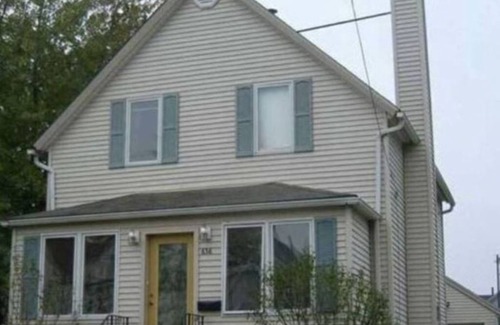 Lorain House | Cozy Lodge on Lakeside with Ocean and Lake Views