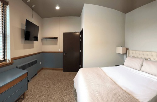 Hancock Apartment | Relaxing Getaway at The Lodge - Palmer Suite for Families