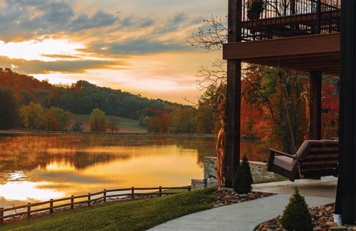 New Philadelphia Cabin | Exceptional Lake View Retreat at The Lodge @ Paradise Lake