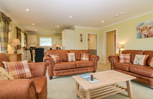 Murthly Cottage | Discover The Lodge: Pet-Friendly Cottage in Blairgowrie