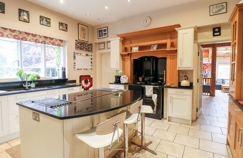 Grantham House | Explore The Lodge: Pet-Friendly Holiday Cottage in Grantham