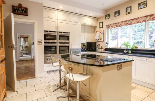 Grantham House | Explore The Lodge: Pet-Friendly Holiday Cottage in Grantham