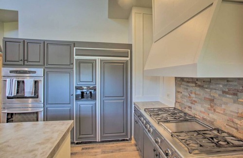 Bonner County House | Guest Rated 10/10: Secluded Lodge with Hot Tub & Views