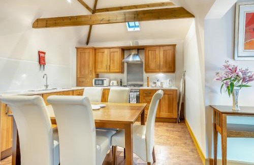 Grimsby House | Family Retreat at The Lodge - Perfect for Your Next Getaway