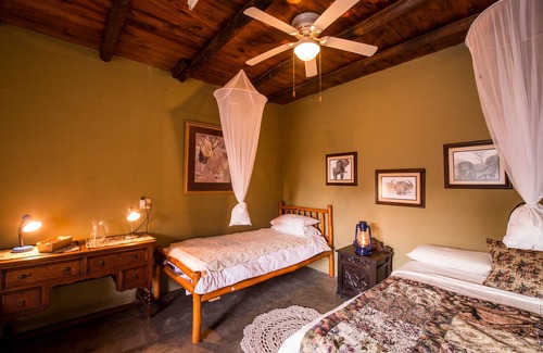 Maruleng Cabin | Convenient Lodge for Up to 12 Guests with Pool & Spa