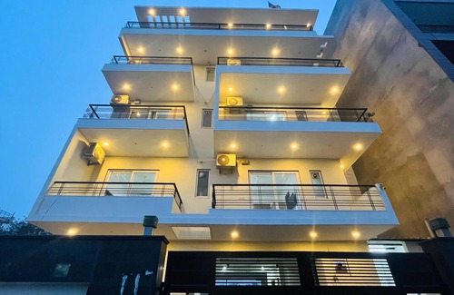 Sector 51 Apartment | Explore Paras Studios: Family-Friendly Serviced Apartments
