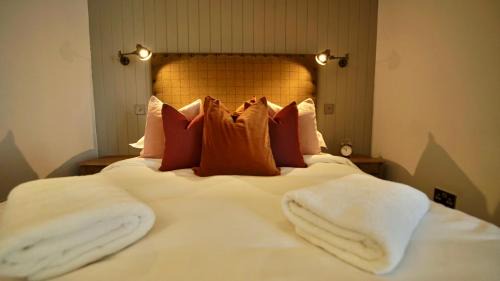 Inverurie Cabin | Discover The Lodges @ Barra Castle: Guest Rated 9.4/10