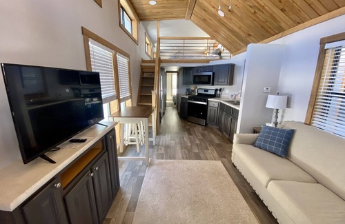 Oak Creek Hotel | Discover The Lodges of Oak Creek: Family-Friendly Retreat