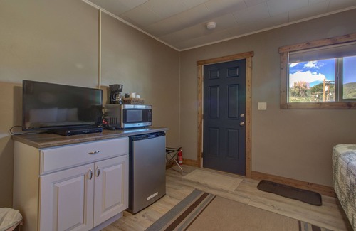 Oak Creek Hotel | Discover The Lodges of Oak Creek: Family-Friendly Retreat
