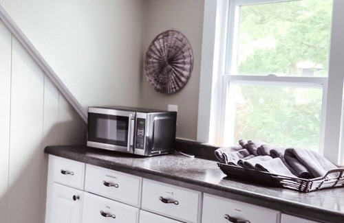 Champaign Apartment | Explore The Loft: 2 King Bedroom Suite with Pool & Breakfast