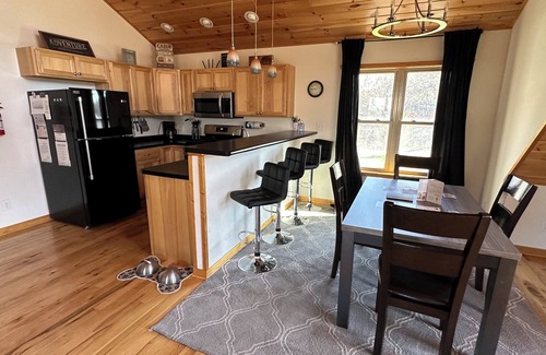 New Lisbon Cabin | Cozy Loft Retreat - 2BR Cabin Ideal for Families & Pets!