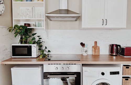 Pontcanna Apartment | Discover The Loft 2BR Duplex: Central Location & Parking