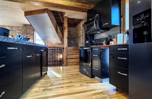 Willmar Apartment | THE LOFT 3 level urban cabin with a HUGE patio!