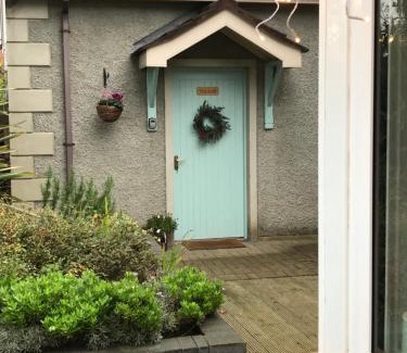 Carrickfergus Apartment | Guest Rated 9.5: The Loft at 522, Family-Friendly Retreat
