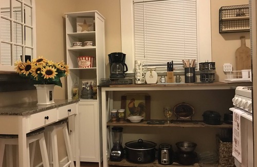 Dixon House | Delightful Stay at The Loft at Dixon Manor - Family Friendly!