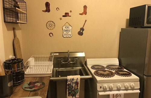 Dixon House | Delightful Stay at The Loft at Dixon Manor - Family Friendly!