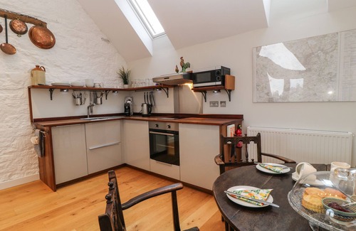 Newton St Loe Apartment | Relax at The Loft at Lucott House with Garden in Bath