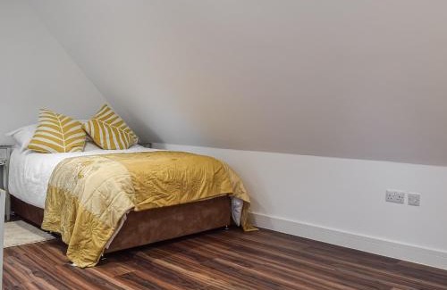 Flecknoe House | Welcoming The Loft At Tall Trees - Perfect for Families & Pets