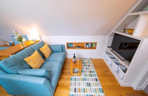 Shaftesbury Apartment | Unforgettable Stay at The Loft at The Little Elms, Rated 9.8