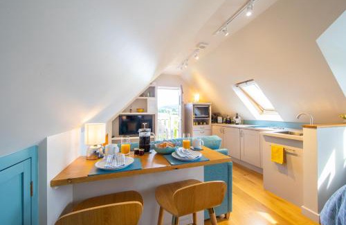 Shaftesbury Apartment | Unforgettable Stay at The Loft at The Little Elms, Rated 9.8